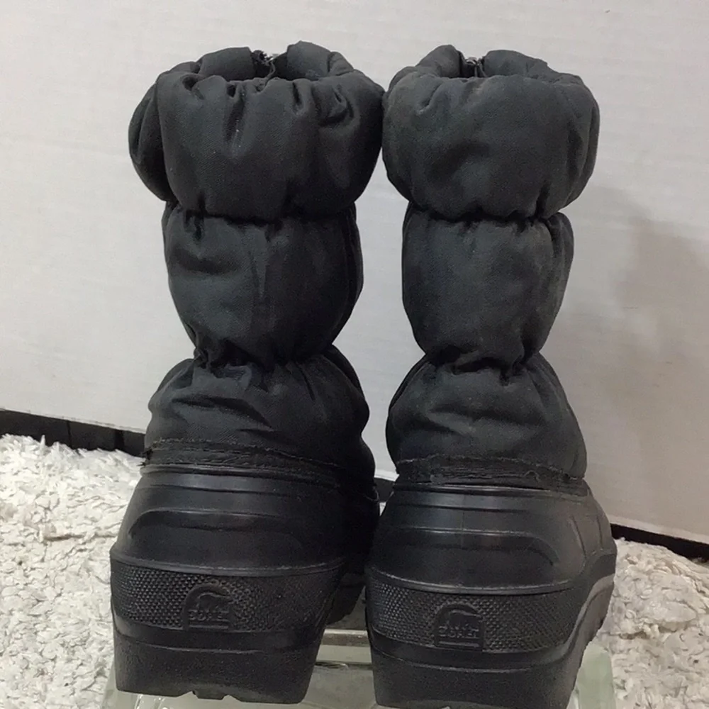 Sorel Puffy zip front waterproof snow boots with liner 8